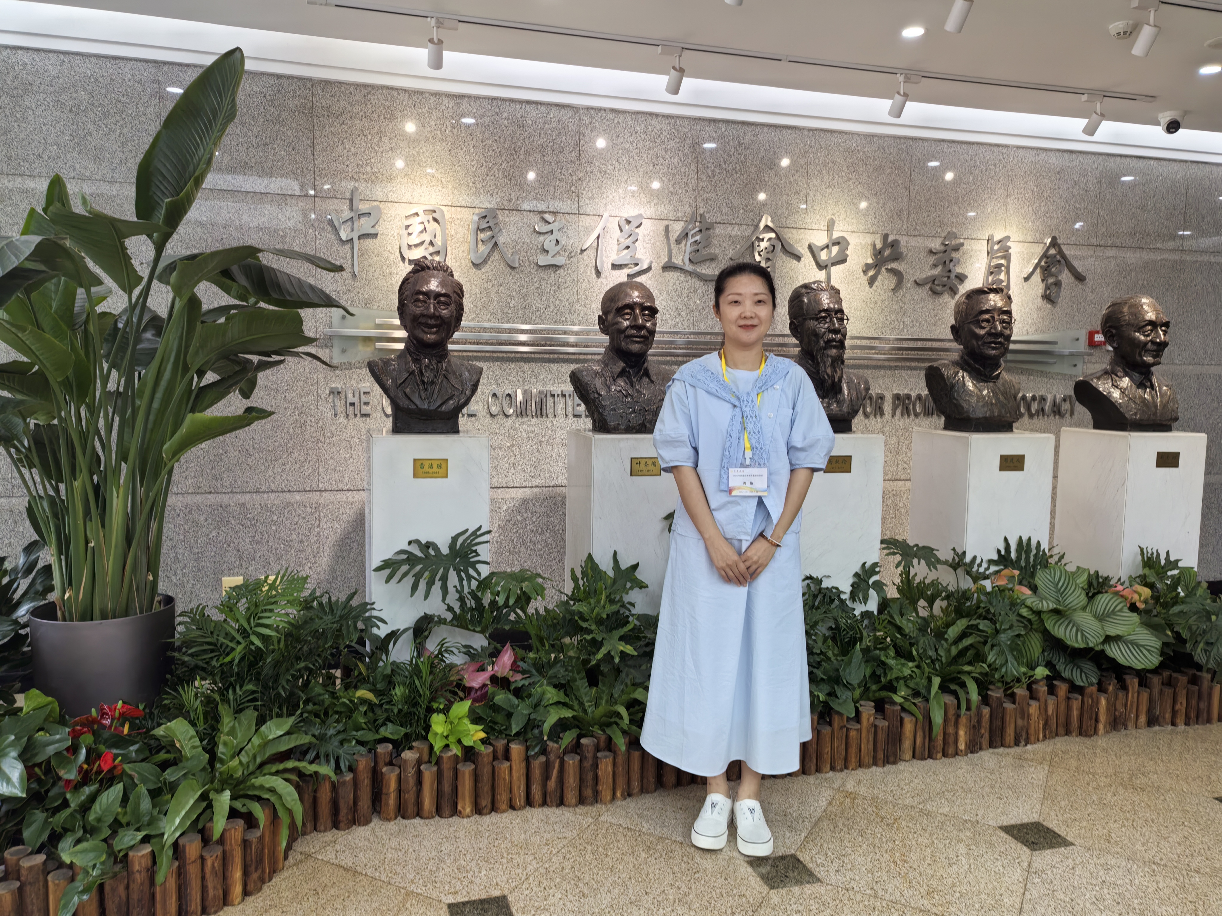 龚艳.jpg 龚艳.jpg